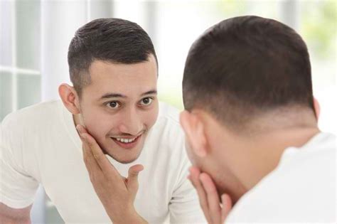 5 Perawatan Wajah Tanpa Ribet untuk Pria Sibuk 5 Perawatan Wajah Tanpa Ribet untuk Pria Sibuk