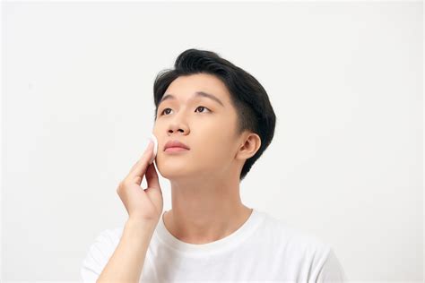5 Perawatan Wajah Tanpa Ribet untuk Pria Sibuk 5 Perawatan Wajah Tanpa Ribet untuk Pria Sibuk