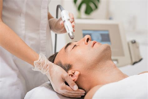 7 Treatment Wajah Pria yang Harus Kamu Coba untuk Tampil Lebih Tampan dan Percaya Diri!