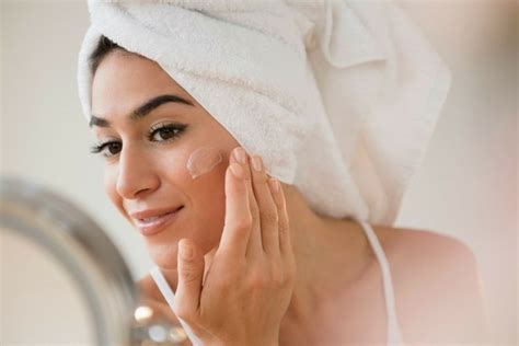 7 Rahasia Kulit Bebas Minyak: Bye-Bye Kilap, Hello Wajah Glowing!