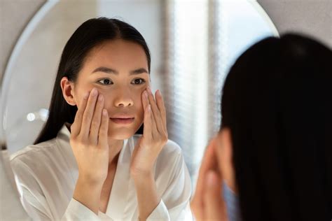7 Rahasia Kulit Bebas Minyak: Bye-Bye Kilap, Hello Wajah Glowing!