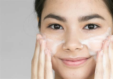 5 Rahasia Glowing Instan: Perawatan Bleaching Badan Anti Gagal! 5 Rahasia Glowing Instan: Perawatan Bleaching Badan Anti Gagal!