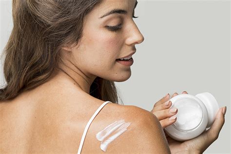 5 Rahasia Glowing Instan: Perawatan Bleaching Badan Anti Gagal! 5 Rahasia Glowing Instan: Perawatan Bleaching Badan Anti Gagal!