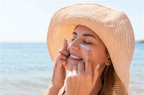 5 Skincare Anti-Aging Ampuh Cegah Penuaan Dini 5 Skincare Anti-Aging Ampuh Cegah Penuaan Dini