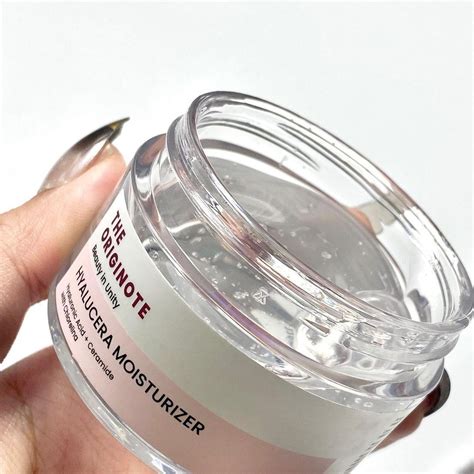 7 Moisturizer Oriflame Terbaik untuk Kulit Berminyak, Bye Kilap Seharian! 7 Moisturizer Oriflame Terbaik untuk Kulit Berminyak, Bye Kilap Seharian!