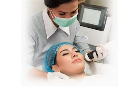 7 Peeling Wajah Terbaik untuk Kulit Glowing Bebas Kusam! 7 Peeling Wajah Terbaik untuk Kulit Glowing Bebas Kusam!