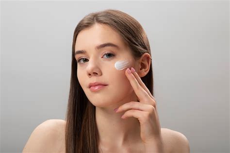 7 Rahasia Ampuh Perawatan Facial Wajah Glowing Bak Artis! 7 Rahasia Ampuh Perawatan Facial Wajah Glowing Bak Artis!