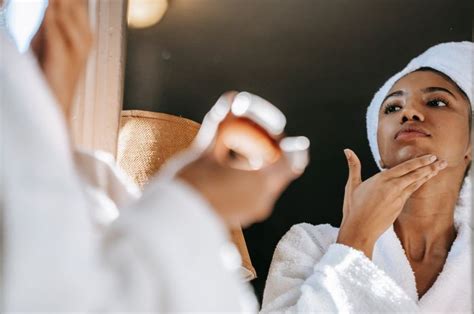 7 Rahasia Ampuh Perawatan Facial Wajah Glowing Bak Artis! 7 Rahasia Ampuh Perawatan Facial Wajah Glowing Bak Artis!