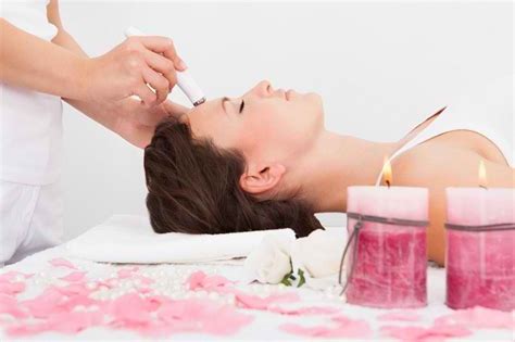 7 Rahasia Ampuh Perawatan Facial Wajah Glowing Bak Artis! 7 Rahasia Ampuh Perawatan Facial Wajah Glowing Bak Artis!