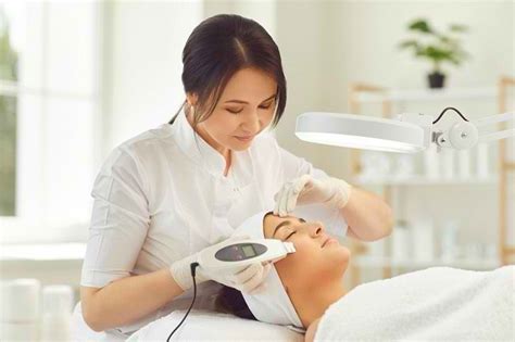 7 Rahasia Perawatan Kecantikan Tubuh Glowing Alami dalam Seminggu! 7 Rahasia Perawatan Kecantikan Tubuh Glowing Alami dalam Seminggu!