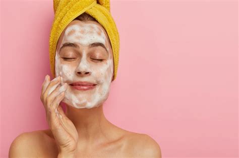 7 Rahasia Perawatan Wajah Alami: Kulit Glowing Tanpa ke Salon! 7 Rahasia Perawatan Wajah Alami: Kulit Glowing Tanpa ke Salon!